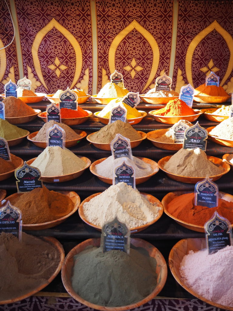 Vic の中世市場。イスラム文化も残存。沢山の種類の香辛料