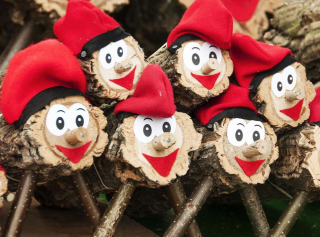 カタルーニャのクリスマスは独特！ Caga Tió カガティオ・Caganer カガネル 可愛いけど衝撃的で笑っちゃう。 Nana en